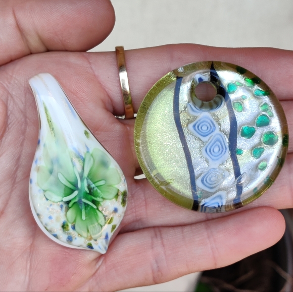 Vintage lamp work and millefiori pendants - Picture 10 of 13